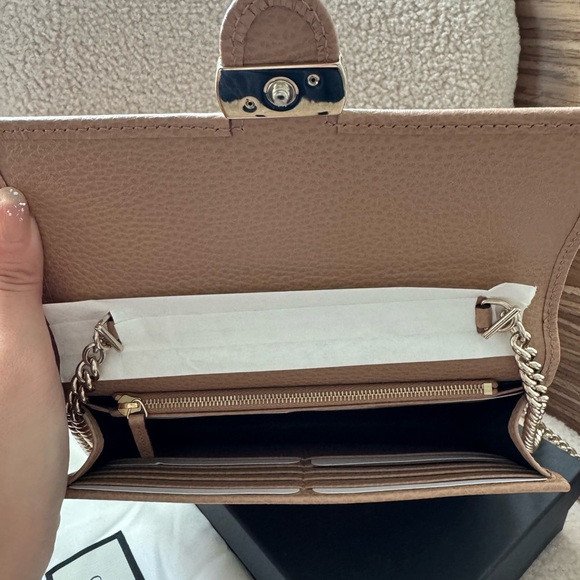 Brand New Gucci Calfskin Interlocking G Wallet On Chain in Beige Leather - Picture 4 of 10